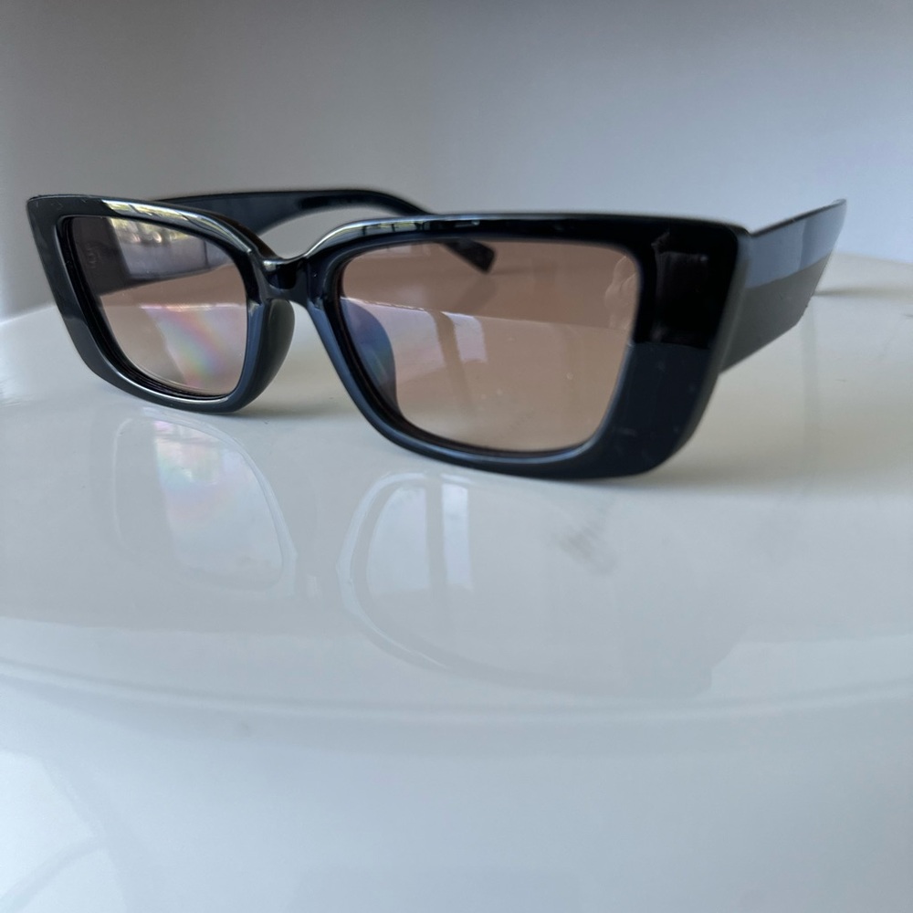 New never worn sunglasses - Picture 2 of 4